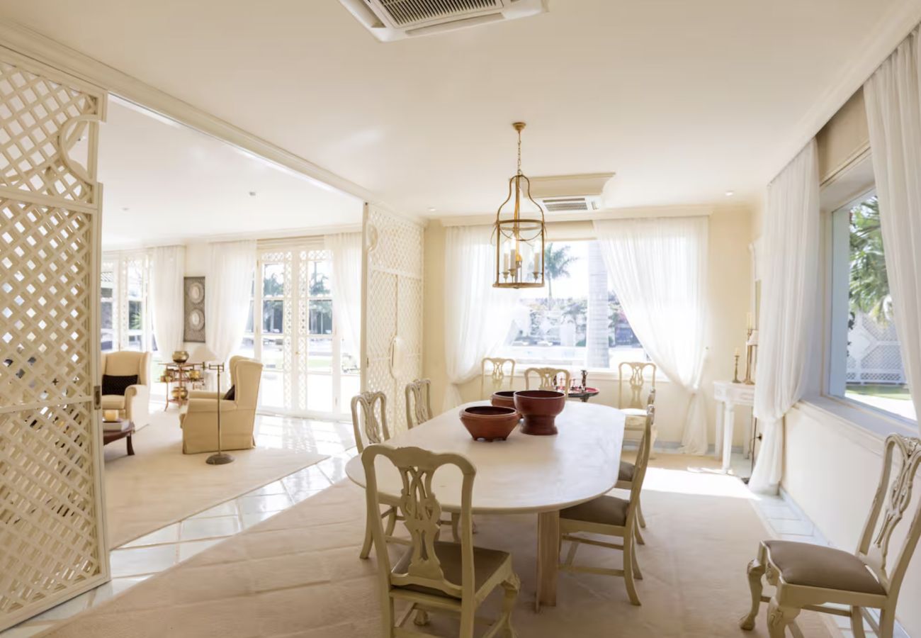 Villa en San Bartolomé de Tirajana - Sunset Luxe Retreat