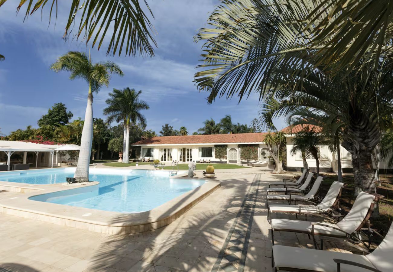 Villa en San Bartolomé de Tirajana - Sunset Luxe Retreat