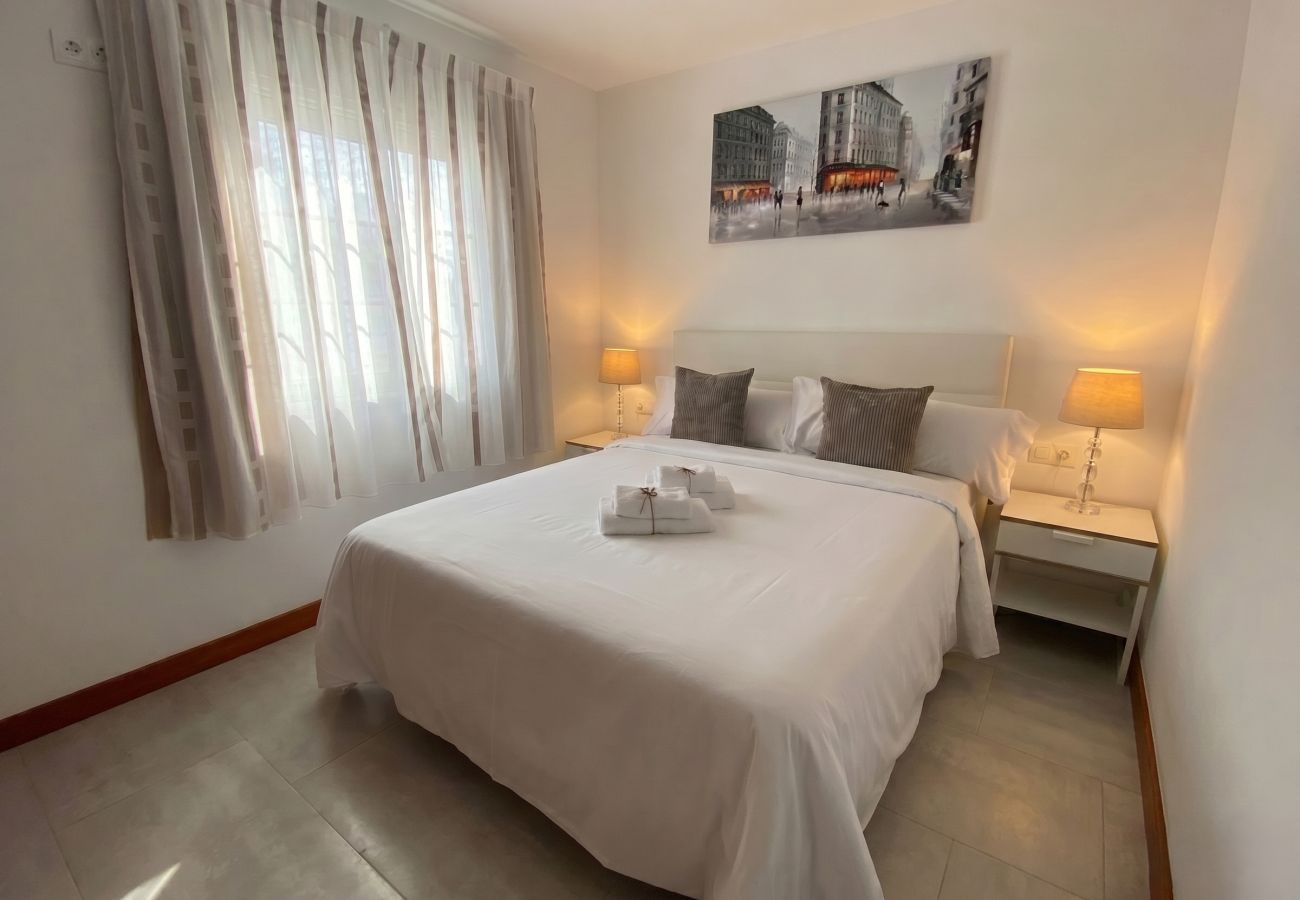 Cama de matrimonio en habitación tranquila de Villa Marina Lanzarote