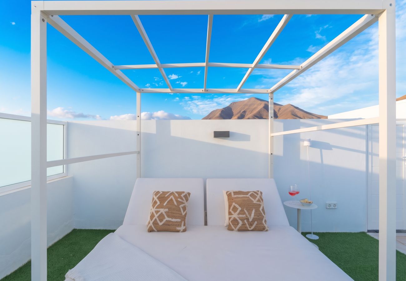 Detalle de la cama balinesa en la azotea de Villa Serena Yuli