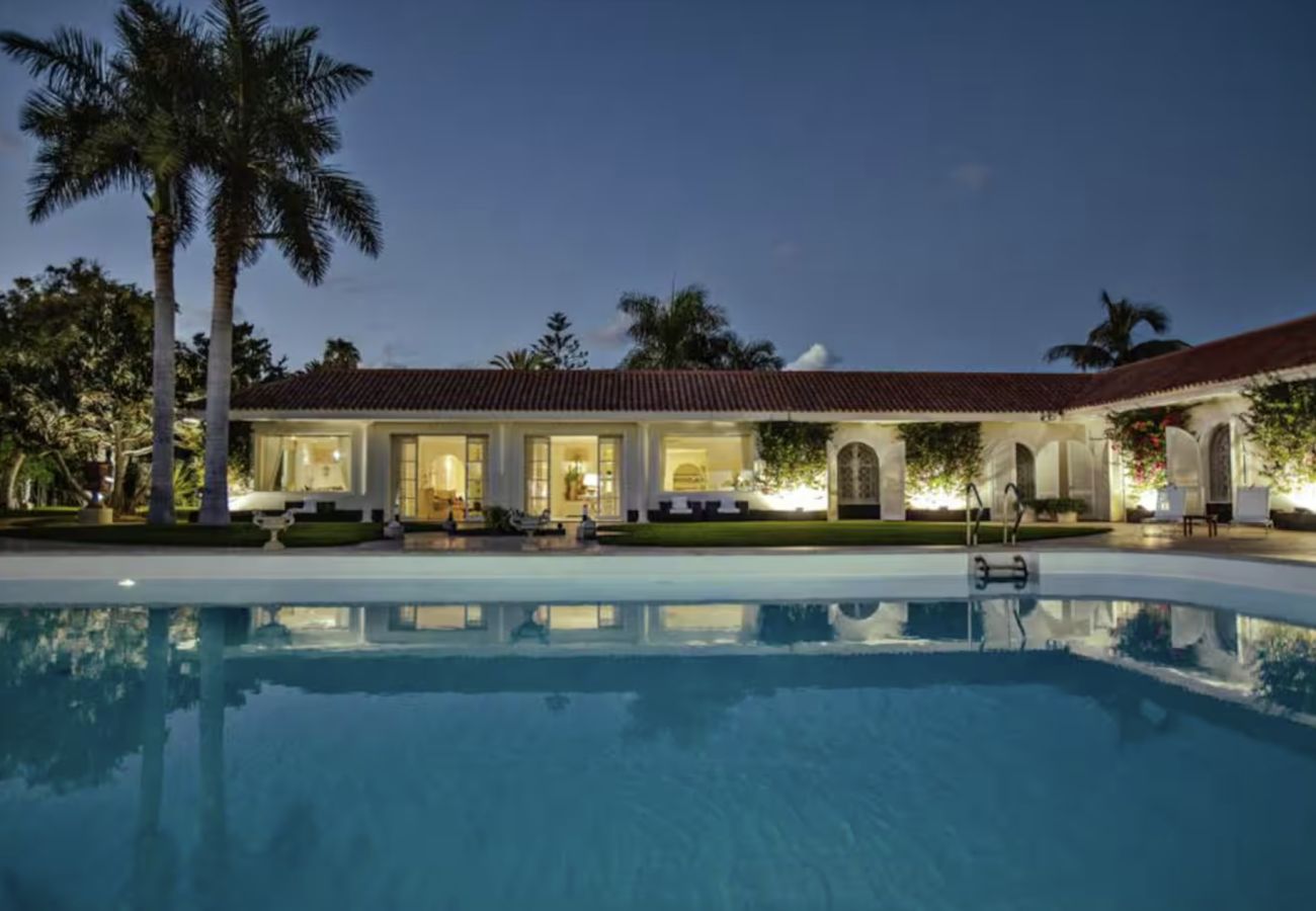 Villa in San Bartolomé de Tirajana - Sunset Luxe Retreat