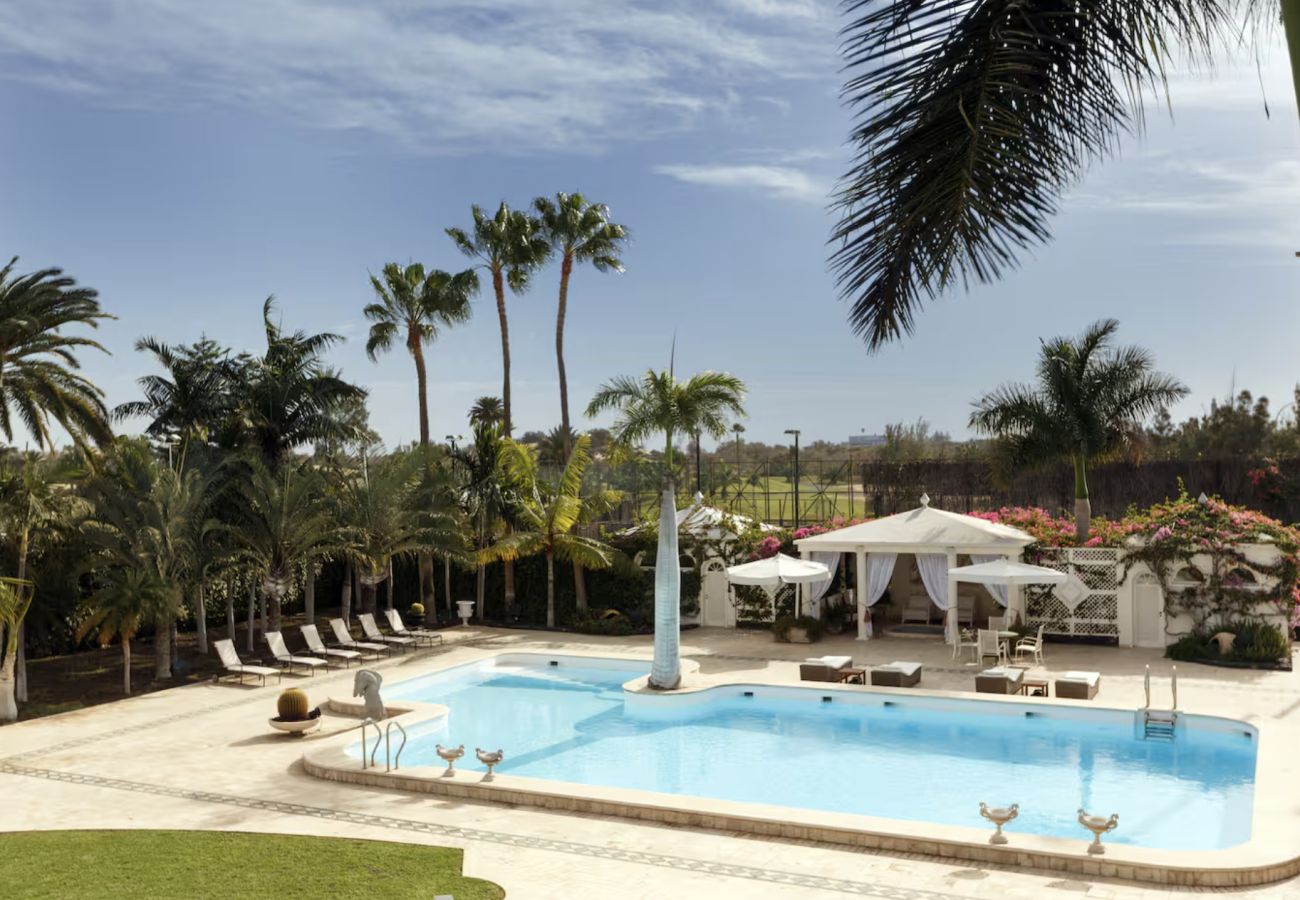 Villa in San Bartolomé de Tirajana - Sunset Luxe Retreat