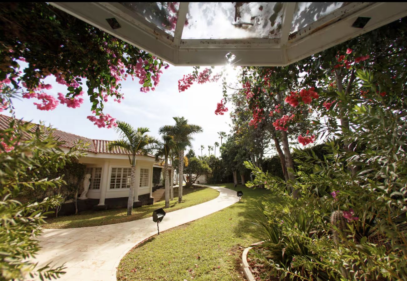 Villa in San Bartolomé de Tirajana - Sunset Luxe Retreat