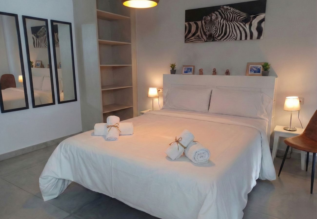 Double bed with white bedding