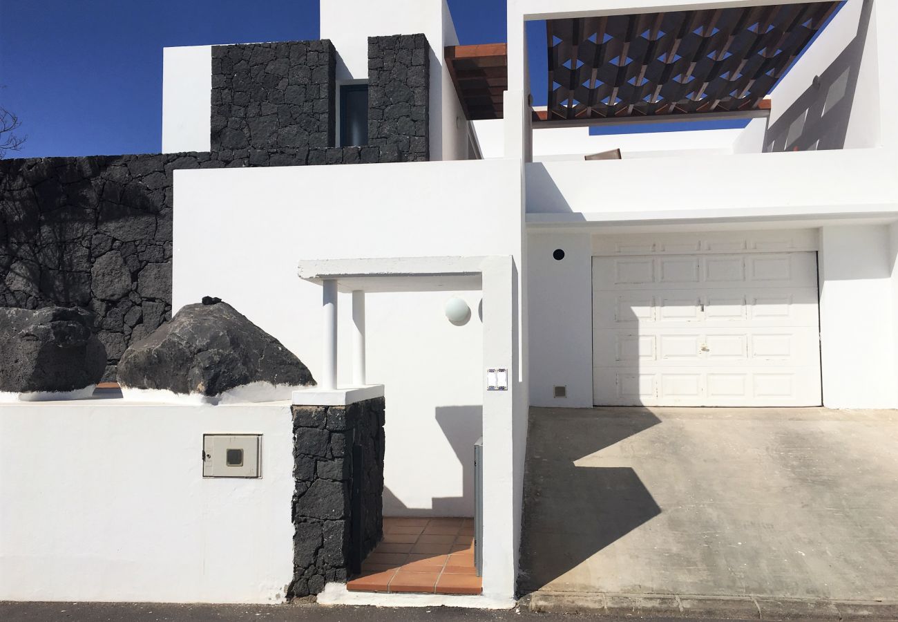 Villa in Playa Blanca - Villa Famara with beautiful views