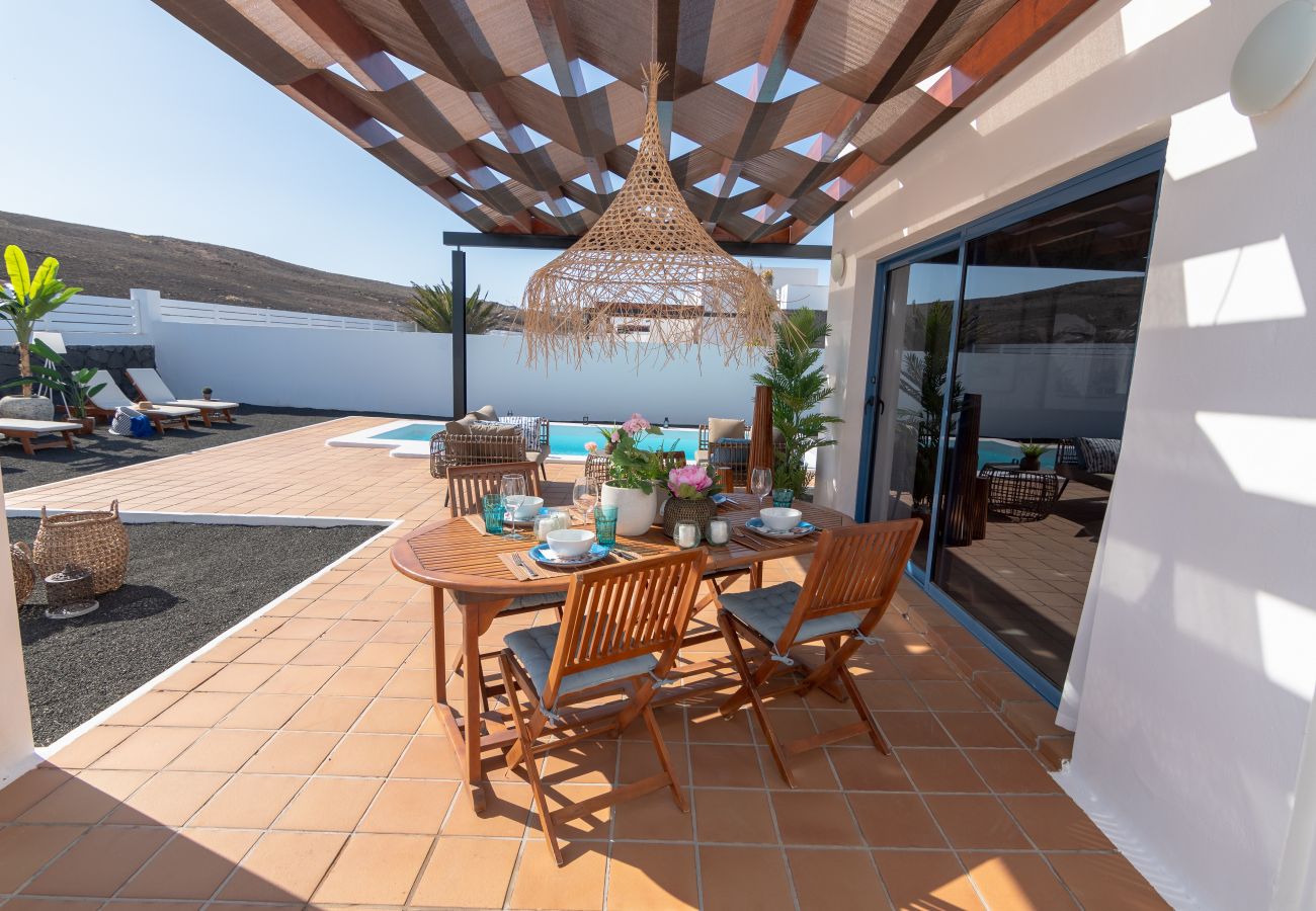 Villa in Playa Blanca - Villa Famara with beautiful views