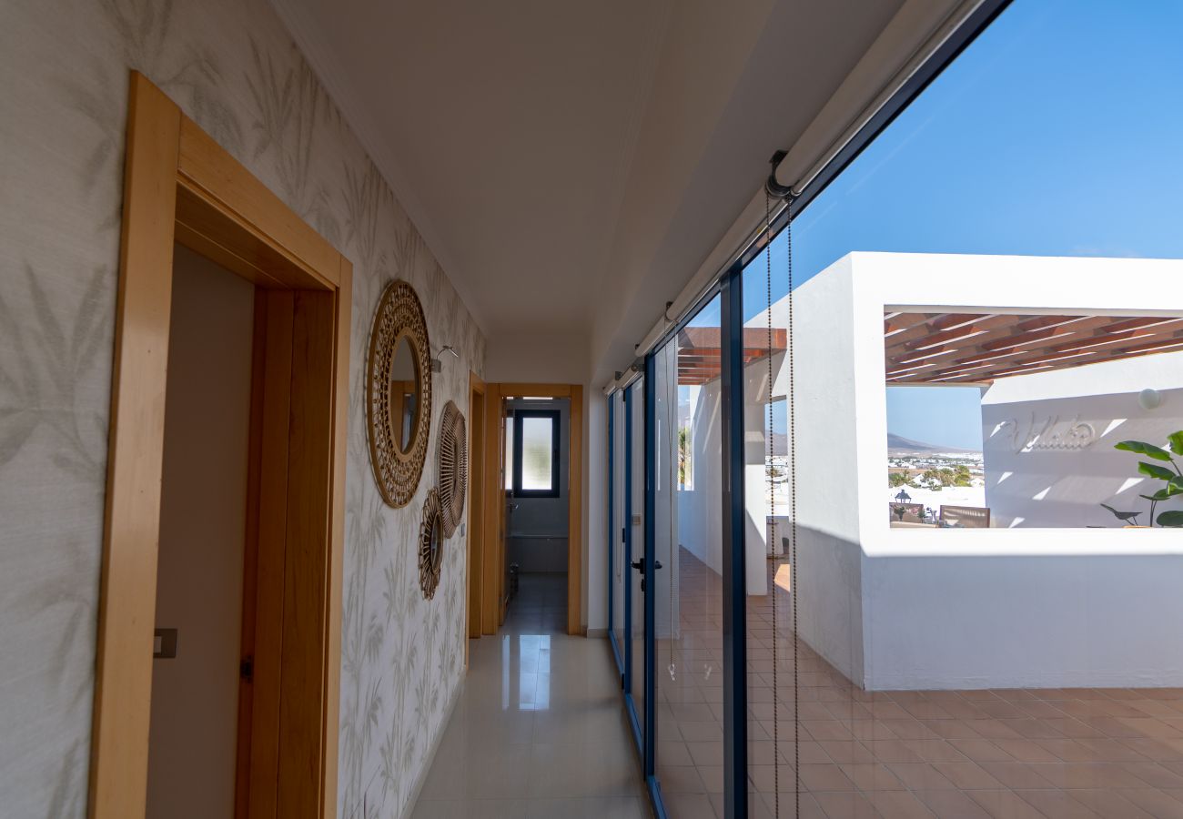 Villa in Playa Blanca - Villa Famara with beautiful views