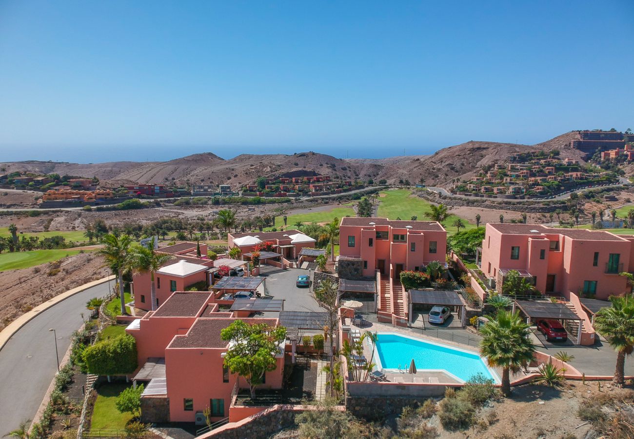 Villa in San Bartolomé de Tirajana - HomeForGuest Villa in Salobre with magnificent views of the golf course.